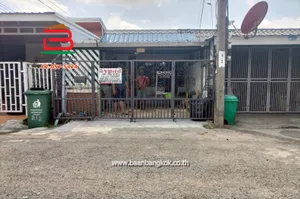 ทาวน์เฮาส์ หมู่บ้าน อยู่สบาย ซอยกรุงเทพ-กรีฑา 8 แยก 3 เนื้อที่ 16 ตรว. ถนนกรุงเทพ-กรีฑา เขตบางกะปิ