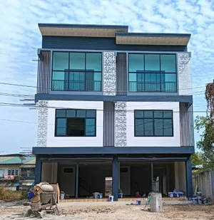 **ขาย**อาคารพาณิชย์สร้างใหม่ 3 ชั้น หน้ากว้าง 5 เมตร ใกล้ไทวัสดุ เทศบาลเมือง อุทัยธานี ตึกแถว อาคารพาณิชย์ 