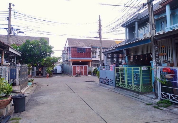 ขายทาวน์เฮ้าส์ หมู่บ้านราณี 7 ซอยสวนสยาม 24 เนื้อที่ 16 ตร.ว. ทำเลดี, ภาพที่ 4