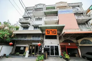 ขายตึกแถว อาคารพาณิชย? 4.5 ชั้น ท่าพระ ราชพฤกษ์ ตลาดพลู ติดถนนใหญ่ จอดรถสะดวก 22.6 ตร.ว ใกล้รถไฟฟ้า BTS