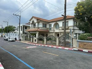 ขายบ้านเดี่ยว ลดาวัลย์ ลากูน รังสิต ปทุมธาณี : Baan Ladawan Lakoon Rangsit คฤหาสน์เศรษฐี รอบล้อมด้วยเลคลากูน แถมภาพฟังพลอยแท้โบราณ 4 ภาพ ใกล้ฟิวเจอร์พาร์ค