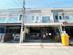 ขายทาวน์โฮม ม.เดอะคอนเนคสุวรรณภูมิ1 (12A) ซอยกิ่งแก้ว37 เนื้อที่ 18.2 ตร.ว. สวยพร้อมอยู่  กู้เต็ม 100% ใกล้สนามบินสุวรรณภูมิและทางด่วนบางนา