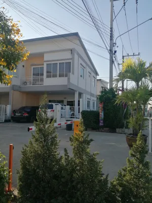 ทาวน์​เฮ้าส์​ขนาดใหญ่​33​ตรว​ ลำลูกกา​