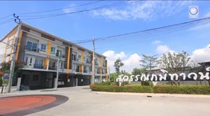 ให้เช่าหรือขายทาวน์โฮม 3 ชั้น โครงการสุวรรณภูมิทาวน์ แอท หัวตะเข้ ซอยลาดกระบัง 54/3 ติดถนน ใกล้สนามบินสุวรรณภูมิ