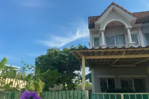 บ้านทาวน์เฮ้าส์   ร่มเกล้า ซอย  6 เนื้อที่ 34 วา  บ้านสองชั้น เนื้อที่ 17.4 วา สวน16.6  วา