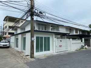 ขายบ้านเดี่ยว 2 ชั้น รีโนเวทใหม่ทั้งหลัง  พร้อมอยู่ ทำเลทองย่านประชาชื่น