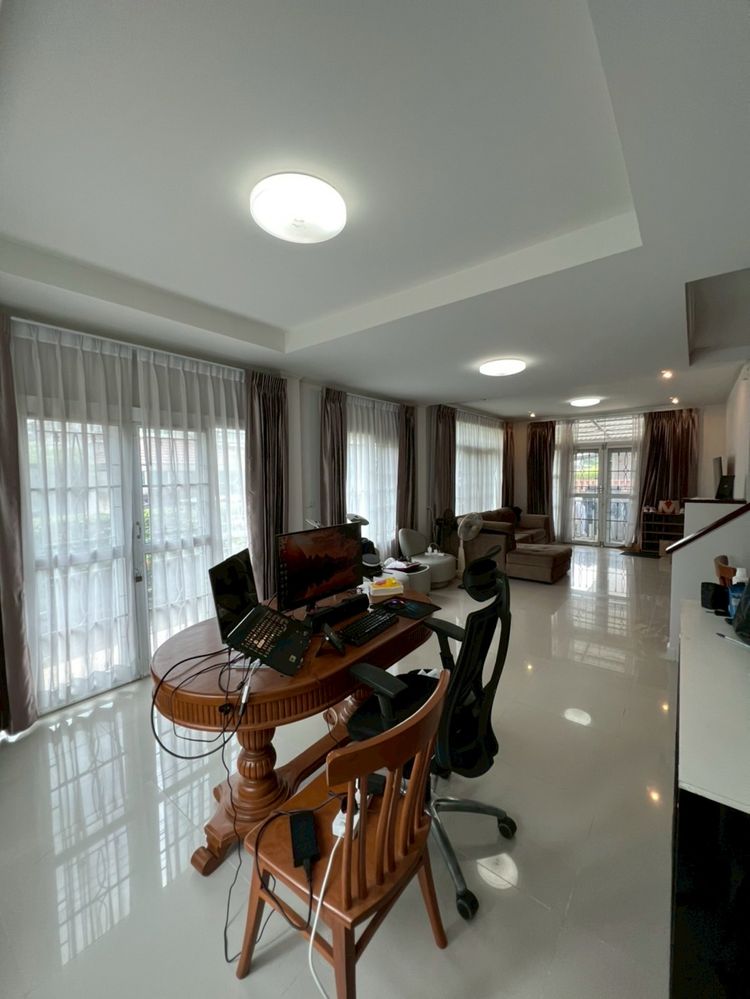 ขายบ้านเดี่ยวแปลงมุม พื้นที่รอบข้างเยอะ มีเฟอร์บางส่วน สภาพสวยมาก, ภาพที่ 4