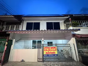 Vายทาวน์เฮาส์  23 ตรว  2 ชั้น   รีโนเวทใหม่  3 ห้องนอน 2 ห้องน้ำ 