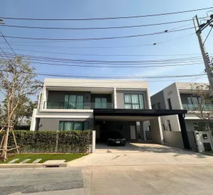 ให้เช่าบ้านเดี่ยว 2 ชั้น Centro บางนา บ้าน size ใหญ่สุด 4 ห้องนอน วิวสระว่ายน้ำ เฟอร์ครบพร้อมอยู่ ใกล้ Mega บางนา  