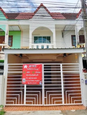 ทาวน์โฮมรีโนเวทใหม่ สไตล์โมเดิร์น ทำเลทองใจกลางเมืองตาก