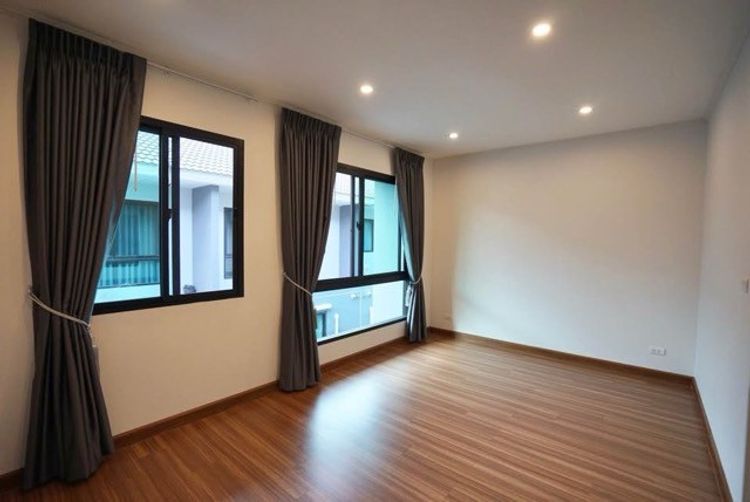 ให้เช่าบ้านทาวน์โฮม 3ชั้น  Supalai Essence ลาดพร้าว 107, ภาพที่ 4