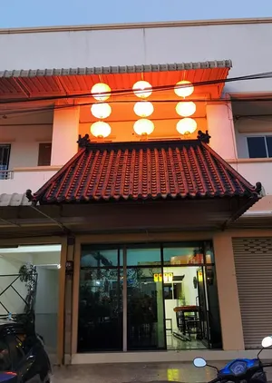 ให้เช่าตึกแถว 2 ชั้น  บ้านดู่เมืองใหม่ เชียงราย（2 นอน 2 น้ำ ) 36 ตร.ว. น้ำไม่ท่วม