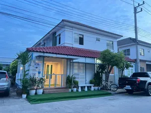 Call : 086-899-5703 โครงการ บ้านพฤกษา 81 พหลโยธิน-นวนคร ขายทาวน์โฮม (แปลงมุม) 24 ตารางวา 4 ห้องนอน 2 ห้องน้ำ จอดรถได้ 3 คัน ทำเลต้นซอย ใกล้ตลาดไท 1 กม.