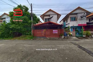 บ้านเดี่ยว เอื้ออาทร 2 ชั้น เลียบคลอง 5/3 เนื้อที่ 21 ตรว. ตำบลคลองห้า อำเภอคลองหลวง จังหวัดปทุมธานี
