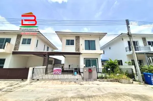 บ้านแฝด หมู่บ้าน เดอะไนน์ รังสิต คลอง 9 เนื้อที่ 36.8 ตรว. ใกล้วัดลานนา ถนนรังสิต-นครนายก ตำบลลำลูกกา อำเภอลำลูกกา จังหวัดปทุมธานี