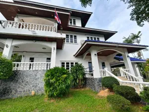 ขายบ้านเดี่ยว  3 ชั้น วิวทะเลสัตหีบ บรรยากาศสงบเป็นส่วนตัว