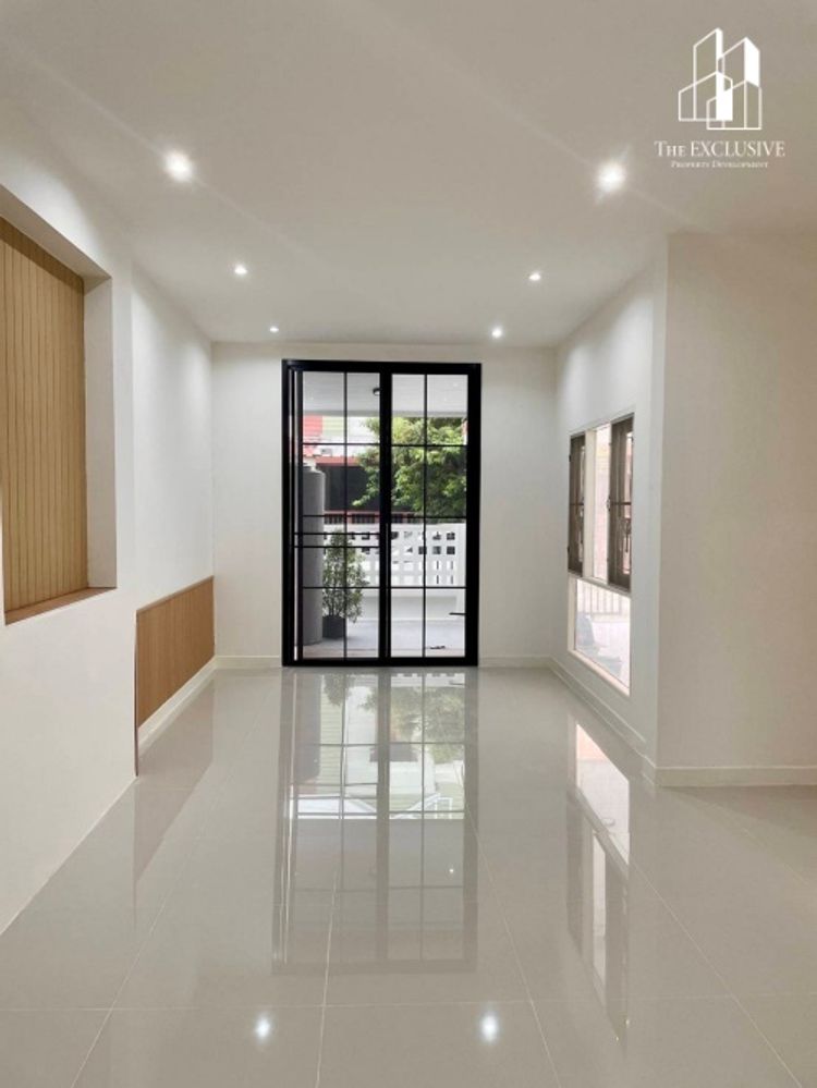 ขายทาวน์เฮ้าส์ หมู่บ้าน วรารักษ์ คลอง 3 รีโนเวทใหม่ พร้อมเข้าอยู่, ภาพที่ 4
