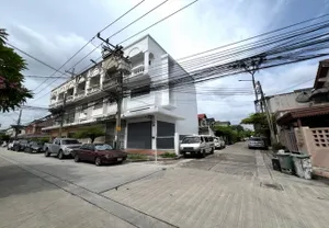 ขายอาคารพาณิชย์ หมู่บ้านสินธร แฮปปี้แลนด์ เนื้อที่ 25.4 ตร.ว. 3 ชั้น 2 นอน 2 น้ำ ห้องมุม