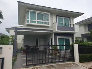 บ้านเดี่ยว 2 ชั้น 3 ห้องนอน 3 ห้องน้ำ พื้นที่ใช้สอย 150 ตร.ม. ขนาดโฉนด 53 ตร.ว. มีเฟอร์นิเจอร์ครบ