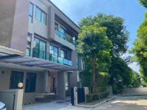 ให้เช่าบ้านเดี่ยว 3 ชั้น หมู่บ้าน SOUL เอกมัย ลาดพร้าว ซอยลาดพร้าว 112 location ทาว์อินทาว์ เลียบทางด่วน ใกล้โรงเรียนนานาชาติสิงคโปร์ เฟอร์ครบพร้อมอยู่