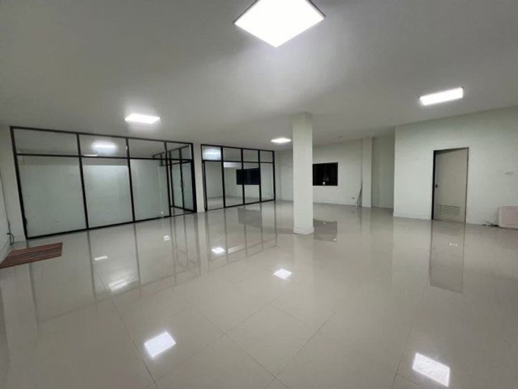 ให้เช่าโกดังพร้อมสำนักงาน 1300 ตร.เมตร รถใหญ่เทลเลอร์ 40ฟุต , ภาพที่ 4