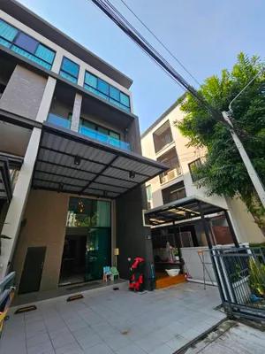 ขายทาวน์โฮมหลังมุม 3.5 ชั้น บ้านกลางเมือง วิภาวดี 64 พร้อมเข้าอยู่ ทำเลดี 15 นาที ถึง ม.เกษตร ใกล้รถไฟฟ้า เขียว-ชมพู