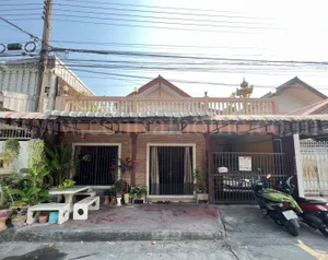 บ้านแฝด บ้านเกษมทรัพย์ ลำลูกกา คลอง 1 หน้าบ้านไม่ชนใคร
