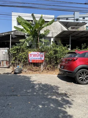 ขายบ้าน ที่ดินเนื้อที่ 110 ตร.ว หมู่บ้านสวนสน ซอยรามคำแหง 60 แยก 1 ตำบลหัวหมาก เขตบางกะปิ กทม. 