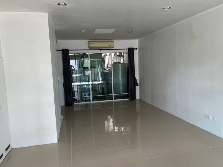 ขายทาวน์โฮม 3 ชั้น  หมู่บ้านเดอะแพลนท์ ซิตี้ สาทร ทำเลดี เดินทางสะดวก, ภาพที่ 4
