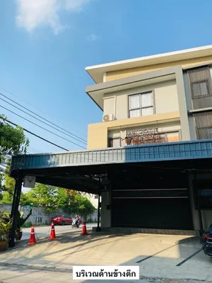 ให้เช่าทาวน์โฮม 3 ชั้น หัวมุมสี่แยกซอยรามอินทรา 19 ติด BTS รถไฟฟ้าสีชมพู สถานีลาดปลาเค้า ทำออฟฟิศ จดทะเบียนบริษัทได้ จอดรถ 7 คัน