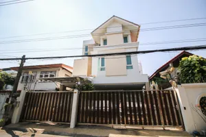 ขายบ้านเดี่ยว ปลูกสร้างเอง 3 ชั้น จตุจักร ลาดยาว ประชาชื่น ตกแต่งเฟอร์นิเจอร์บิวท์อิน 53 ตร.ว