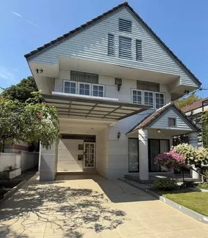 ให้เช่าบ้านเดี่ยว 2 ชั้น หมู่บ้านโฮมเพลส รามคำแหง 140 จอดรถ 4 คัน แอร์ทั้งหลัง 4 เครื่อง พร้อมเฟอร์นิเจอร์