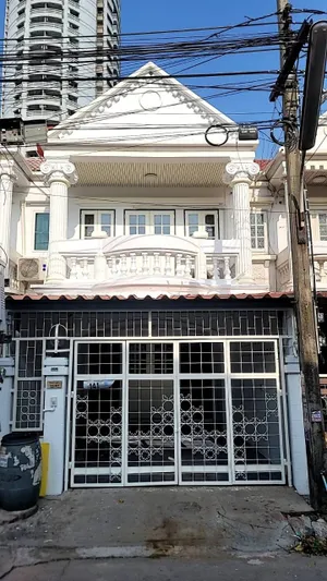 ทาวน์เฮ้าส์ 17 ตรว. ซอยบางนา-ตราด 56 หลังตึก Nation (Townhouse close to NATION tower)