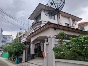 ขายบ้านเดี่ยว 3 ชั้น ทำเลดี ติดรถไฟฟ้า ซอยพหลโยธิน 24