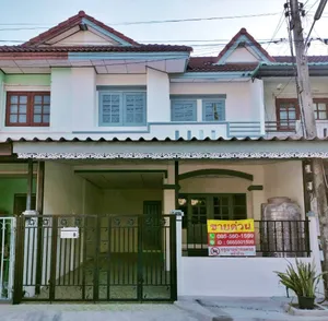 ขายทาวน์เฮ้าส์ 2 ชั้น หมู่บ้านสิทธิทรัพย์ คลอง 7 เนื้อที่ 20.9 ตรว. มี 3 นอน 2 น้ำ ราคา 1,750,000 บาท สินเชื่อฟรีพร้อมเงินสด สนใจติดต่อ 085-550-1599