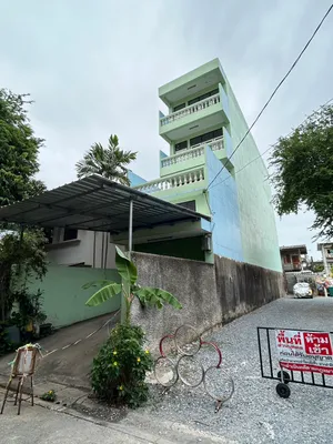 ขาย อาคารพาณิชย์ 4ชั้นครึ่ง พท.31ตร.วา ตัวอาคารด้านข้างไม่ติดกับพื้นที่ข้างเคียง ด้านข้างเป็นลานจอดรถ สามารถเข้าออกได้2ทาง (ซ.ข้างวัดตรี/ ซ.พิพิธโภคัย) 