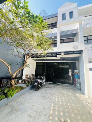 ขายทาวน์โฮม 3 ชั้น เนื้อที่ 32 ตรว. หมู่บ้านวอร์เรนแมนชั่น 2 ซอยเทศบาลนิมิตเหนือ 2 จตุจักร บ้านหน้ากว้างกว่า 6 เมตร ทำเลวิภาวดี ตลาดบองมาร์เช่ ตลาดประชานิเวศน์1