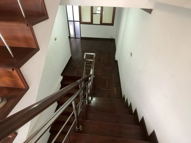 ให้เช่าทาวน์โฮม 4 ชั้น หมู่บ้านซื่อตรง 6 ห้องนอน ใกล้ Central Eastville, ภาพที่ 4