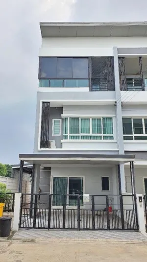 ให้เช่าทาวน์โฮม 3 ชั้น หลังมุม The Ricco Town Watcharapol ถนนร่วมมิตรพัฒนา ใกล้ 5 แยกวัชรพล 