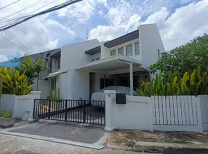 Call : 089-184-1924 หมู่บ้านการ์เด้นโฮม วิลเลจ ซอยพหลโยธิน 60 ขายบ้านแฝดแปลงมุม 50 ตารางวา 3 ห้องนอน 3 ห้องน้ำ 1 ห้องเมด พร้อมเรือนรับรอง ใกล้ BTS สถานีแยก คปอ.