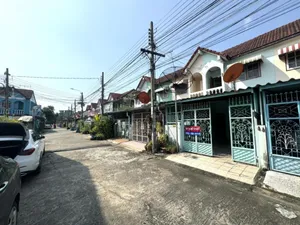 !!ขายด่วน!! 🏡ทาวน์เฮาส์ 2 ชั้น 🏡มบ.เศรษฐกิจ เนื้อที่ 25 ตร.วา ใกล้ทางออกถนนเพชรเกษมเพียง 800เมตร แหล่งชุมชน หาของกินสะดวกมาก  สนใจติดต่อ 0922829196