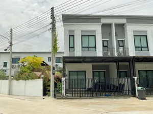 ขาย ทาวน์โฮม ในโครงการ ไบรตัน อมตะ ศุขประยูร ตำบลหนองกะขะ อำเภอพานทอง จังหวัดชลบุรี