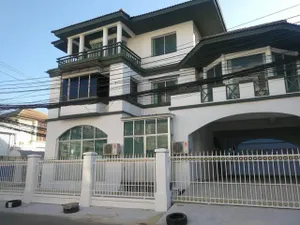 ให้เช่าบ้านเดี่ยว  3 ชั้น หลังมุม เนื้อที่ 112 ตรว.Location กรุงเทพกรีฑา ตรงข้ามสนามกอล์ฟ Unico