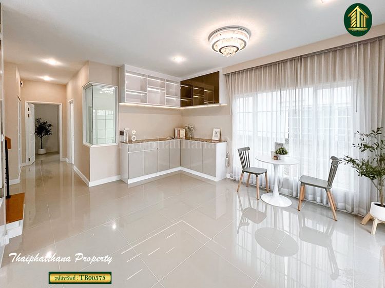 ขายบ้านหรูสไตล์โมเดิร์นอังกฤษ หมู่บ้านโกลเด้น นีโอ สาทร, ภาพที่ 4