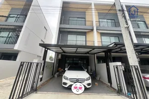 ขายทาวน์โฮม 3 ชั้น หมู่บ้านนลินอเวนิว พลัส ถนนสามวา หลังมุม ใกล้รถไฟฟ้าสายสีชมพู
