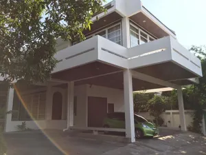 ให้เช่าบ้านเดี่ยว 2 ชั้น หลังใหญ่ 340 ต.ร.วา ซอยปรีดีพนมยงค์14 ถนนสุขุมวิท71 ใกล้เอกมัย ทองหล่อ จอดรถได้ 15 คัน