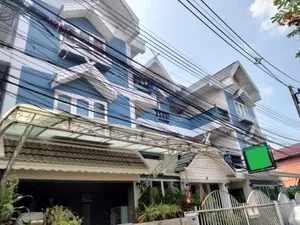 ขายเกสต์เฮาส์ ในเมืองเชียงใหม่ แถวคูเมือง ใกล้ถนนคนเดินประตูท่าแพ ทำเลดี เดินทางสะดวก ใกล้สนามบินเชียงใหม่ และแหล่งท่องเที่ยวมากมาย