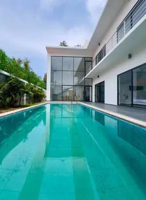 New modern pool villa on Pratumnak Hill,5 minutes walk from the beach.