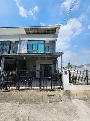 ขายทาวน์เฮาส์ หลังริมมีพื้นที่ข้างบ้าน พร้อมอยู่ ซอยกิ่งแก้ว25/1(เจ้าของขายเอง)