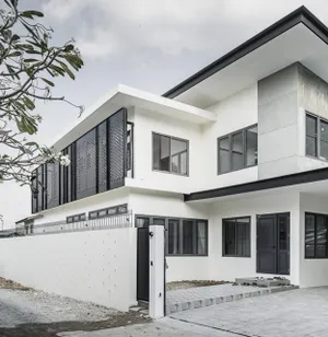 ขายบ้านเดี่ยว 2 ชั้นเป็น เนื้อที่ 150 ตรว. ใกล้โรงพยาบาลศิริราช บ้านสร้างใหม่ ซอยบางขุนนนท์ 24 ที่จอดรถ 4 คัน